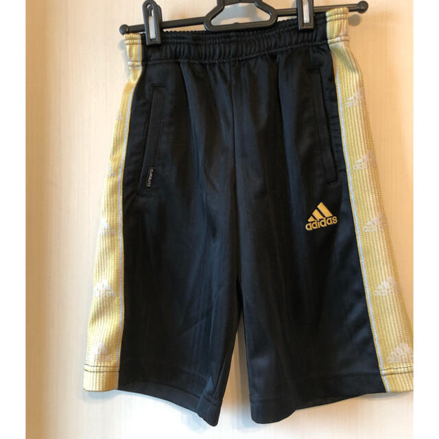 adidas(アディダス)のアディダス　ハーフパンツ　バスケ　130 キッズ/ベビー/マタニティのキッズ服男の子用(90cm~)(パンツ/スパッツ)の商品写真