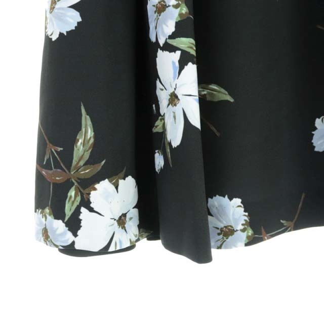 Apuweiser-riche(アプワイザーリッシェ)のアプワイザーリッシェ ビックブーケフレアスカート ひざ丈 花柄 総柄 1 黒 レディースのスカート(ひざ丈スカート)の商品写真