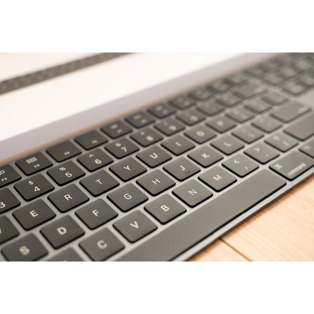 Apple(アップル)のApple 純正　Magic Keyboard ２　US スペースグレー　希少品 スマホ/家電/カメラのPC/タブレット(PC周辺機器)の商品写真