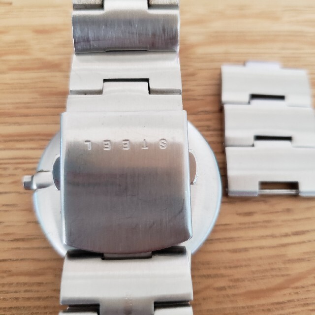GUESS(ゲス)のGUESS 紳士用腕時計 メンズの時計(腕時計(アナログ))の商品写真