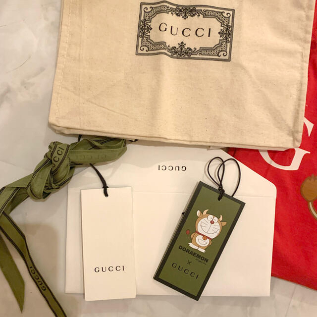 Gucci(グッチ)の【希少】グッチ　ドラえもん　コラボ　牛柄Ｔシャツ レディースのトップス(Tシャツ(半袖/袖なし))の商品写真