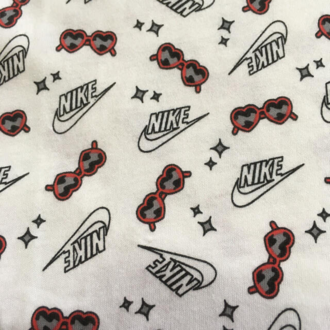 NIKE(ナイキ)の新品 NIKE ナイキ ハートメガネ ロゴ 総柄 半袖Tシャツ ショート丈ワイド レディースのトップス(Tシャツ(半袖/袖なし))の商品写真