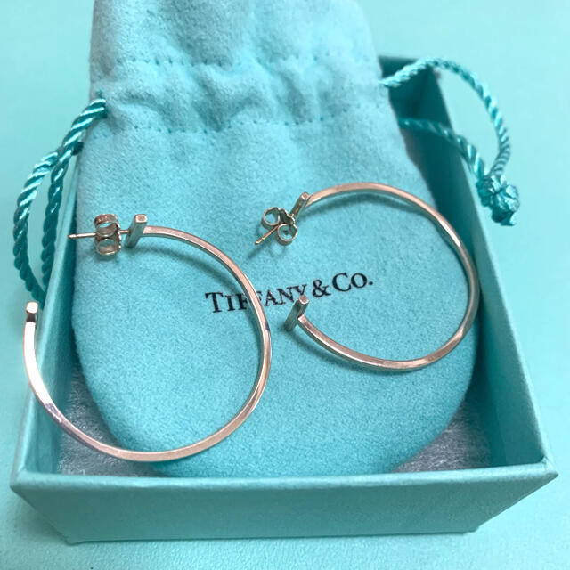 Tiffany & Co. - ティファニー ピアス Tワイヤーフープピアス シルバー