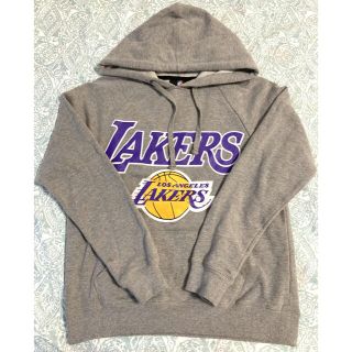 フォーエバートゥエンティーワン(FOREVER 21)のLAKERS パーカー(パーカー)