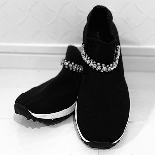 ジミーチュウ(JIMMY CHOO)のJIMMY CHOO ジミーチュウ　スニーカー　靴　ブラック　黒　スワロフスキー(スニーカー)