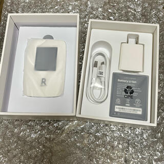 ラクテン(Rakuten)のRakuten WiFi Pocket 楽天 wifi ポケットルーター(その他)