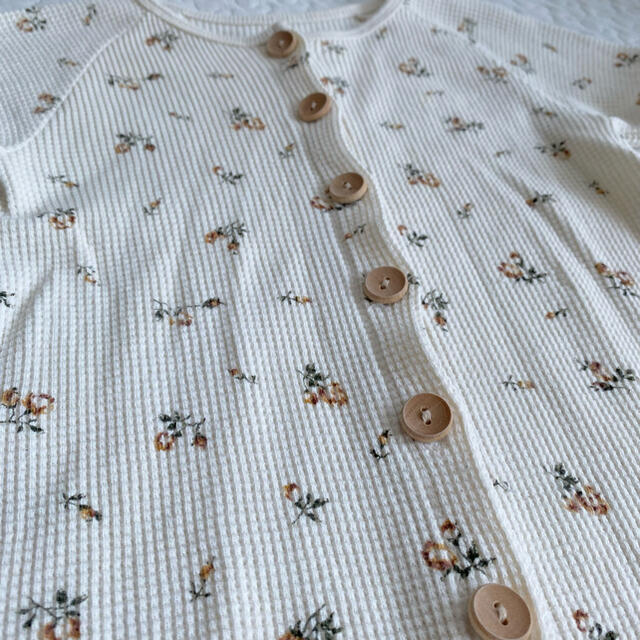 こども ビームス(コドモビームス)の韓国子供服 pee ka boo サーマルロンパース  アイボリーフラワー 70 キッズ/ベビー/マタニティのベビー服(~85cm)(ロンパース)の商品写真
