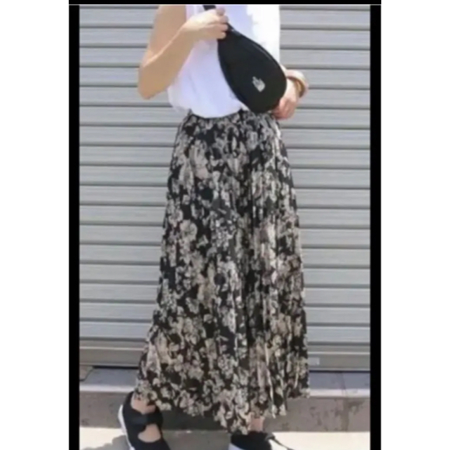 titivate(ティティベイト)の美品　　ティティベイト　花柄ロングスカート レディースのスカート(ロングスカート)の商品写真