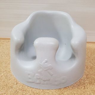 バンボ(Bumbo)のバンボ★美品★クールグレー★箱つき★ベルト未使用(その他)