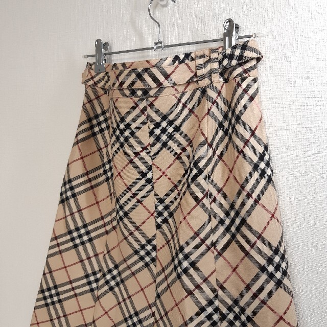 BURBERRY BLUE LABEL(バーバリーブルーレーベル)のバーバリー ブルーレーベル ノバチェック スカート ベージュ 三陽商会 38 M レディースのスカート(ひざ丈スカート)の商品写真