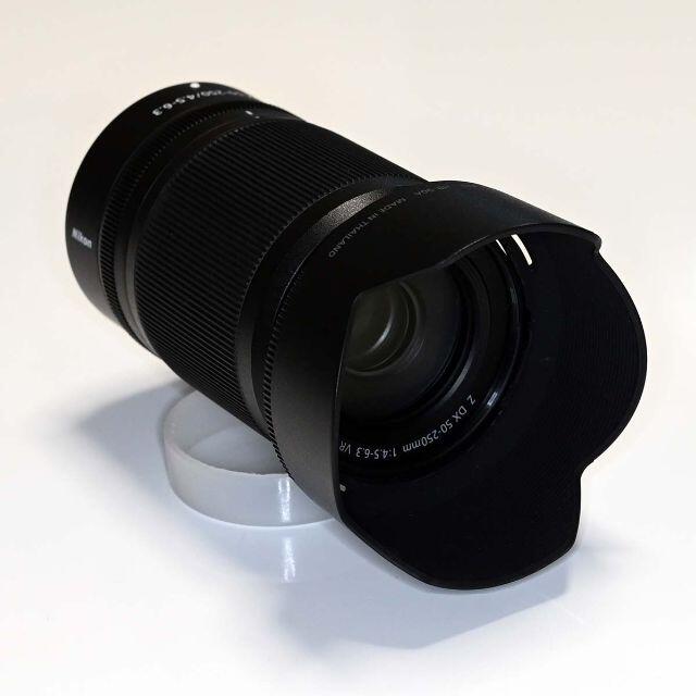Nikon(ニコン)のNIKKOR Z DX 50-250mm f/4.5-6.3 VR 純正フード付 スマホ/家電/カメラのカメラ(レンズ(ズーム))の商品写真