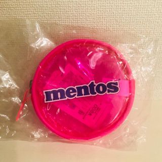 ウィゴー(WEGO)の【新品♡未使用】WEGO×mentosコラボラウンドポーチ(ポーチ)