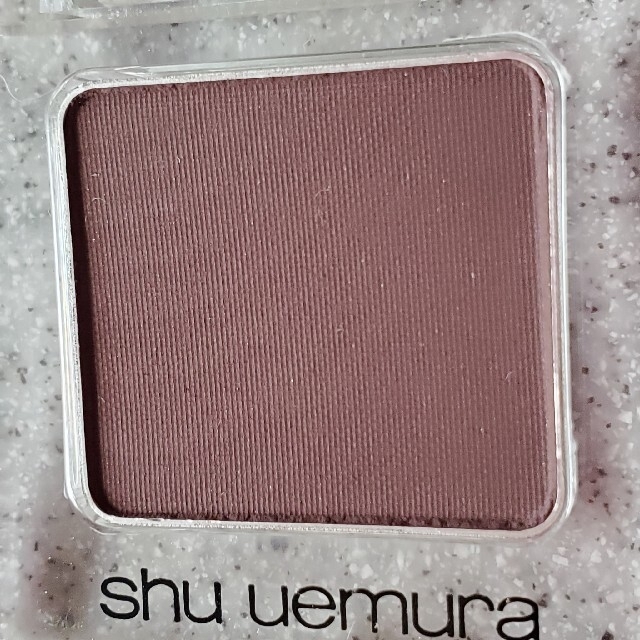 shu uemura(シュウウエムラ)のシュウ ウエムラ プレスド アイシャドー 新品・未使用‼️ コスメ/美容のベースメイク/化粧品(アイシャドウ)の商品写真