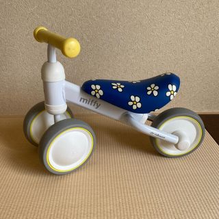 トイザラス(トイザらス)のd-bike ミッフィー【mii様専用】(三輪車)