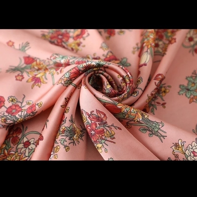 イングリッシュガーデンスカーフ　レディピンク レディースのファッション小物(バンダナ/スカーフ)の商品写真