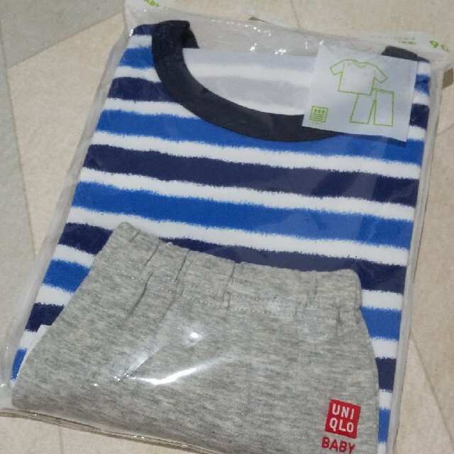 UNIQLO(ユニクロ)の【新品未開封】ユニクロベビーパジャマ ボーダー キッズ/ベビー/マタニティのキッズ服男の子用(90cm~)(パジャマ)の商品写真