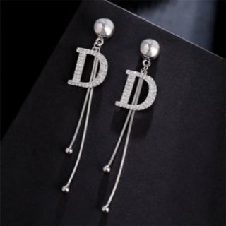 インポート❣️Dロゴロングピアス(シルバー) (ピアス)