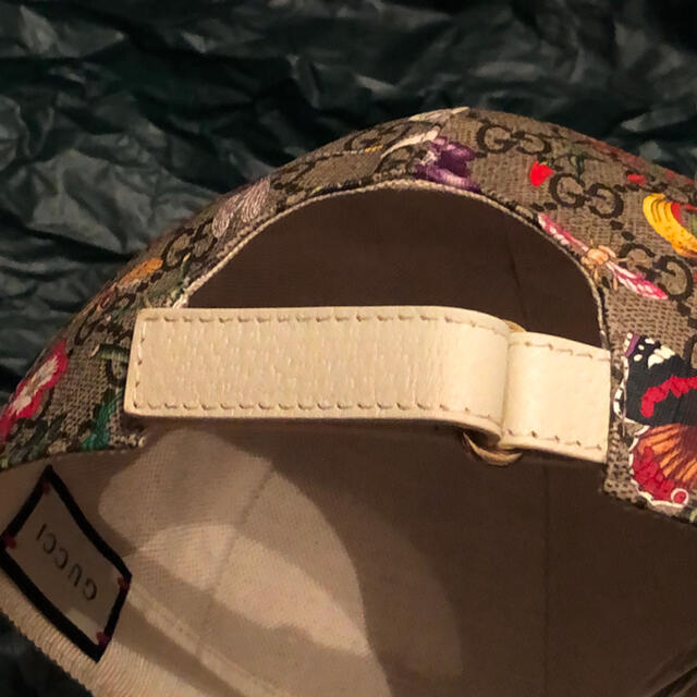 Gucci(グッチ)の新品未使用!GUCCI モノグラム　レザーキャップ　フローラル柄　ggフローラル メンズの帽子(キャップ)の商品写真