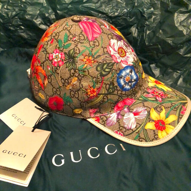 Gucci(グッチ)の新品未使用!GUCCI モノグラム　レザーキャップ　フローラル柄　ggフローラル メンズの帽子(キャップ)の商品写真