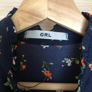 グレイル(GRL)のGRLワンピース小花柄秋物裾プリーツ(ひざ丈ワンピース)