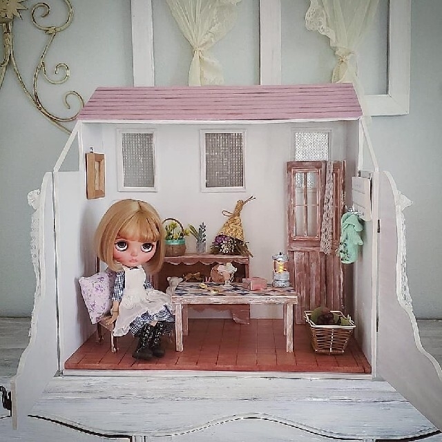 ピンクの屋根の小屋*°ドールハウス*°ハンドメイド*ブライスやリカちゃんなどに