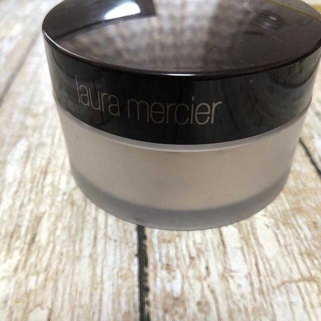 laura mercier(ローラメルシエ)のローラメルシエ ルースセッティングパウダー トランスルーセント コスメ/美容のベースメイク/化粧品(フェイスパウダー)の商品写真