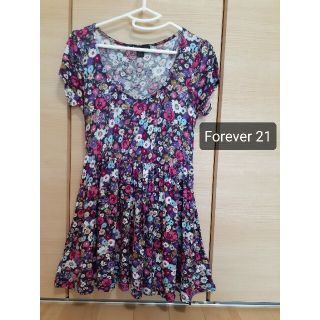 フォーエバートゥエンティーワン(FOREVER 21)のFOREVER 21 Forever 21 チュニック 花柄 半袖 Ｔシャツ(チュニック)