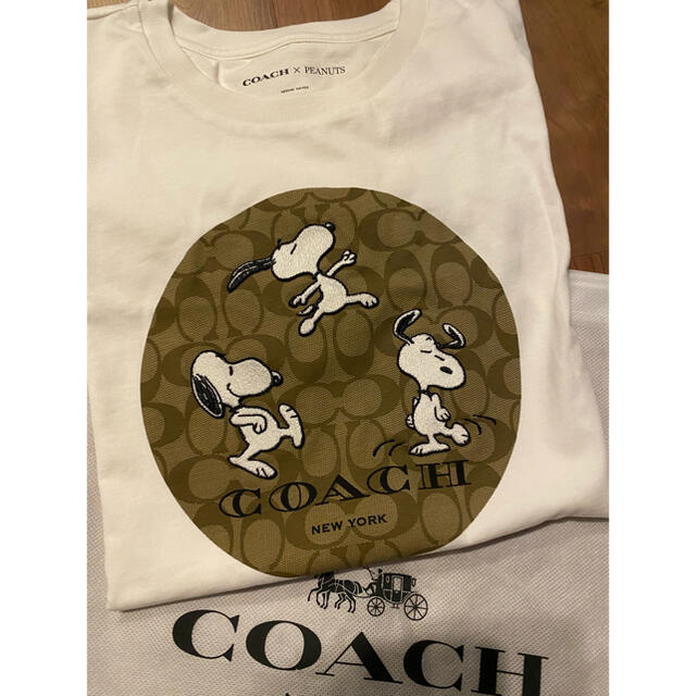 COACH(コーチ)のコーチ　COACH スヌーピー　コラボ　ティシャツ レディースのトップス(Tシャツ(半袖/袖なし))の商品写真