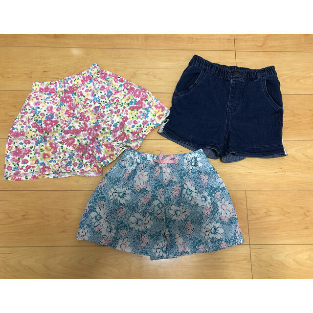 UNIQLO(ユニクロ)のキッズ　女の子ショートパンツ　3点セットユニクロ等　花柄　デニム  ストレッチ キッズ/ベビー/マタニティのキッズ服女の子用(90cm~)(パンツ/スパッツ)の商品写真