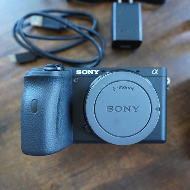 SONY(ソニー)のソニーα6600、sigma16mmF1.4,sigma56mmF1.4、セット スマホ/家電/カメラのカメラ(ミラーレス一眼)の商品写真