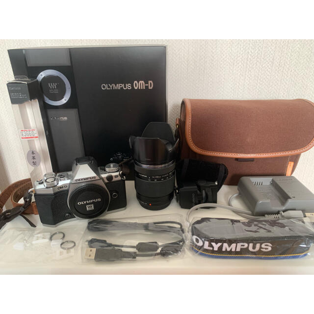 箱付美品:オリンパスミラーレス一眼レフセット　om-d e-m5