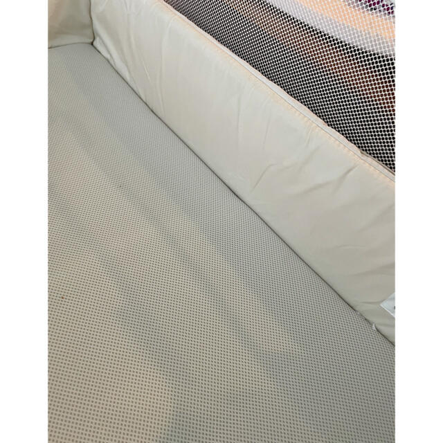 Aprica(アップリカ)のココネルエアー　ミルク　耐圧分散マットレス（ミニ）付き キッズ/ベビー/マタニティの寝具/家具(ベビーベッド)の商品写真