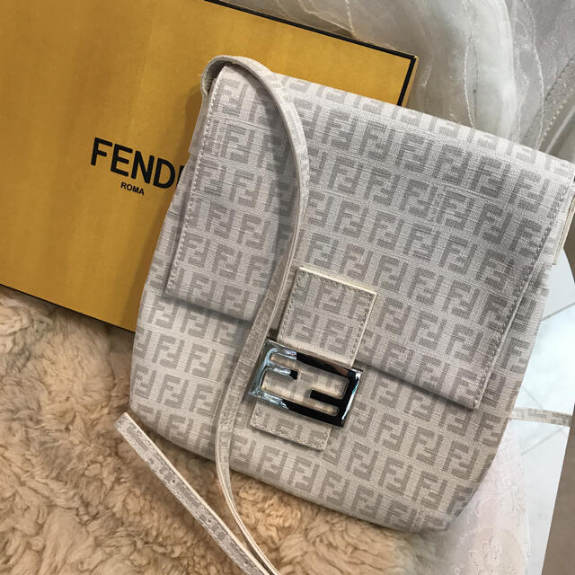 代引可】 FENDI ☆美品☆フェンディ ショルダーバッグ ズッカ柄