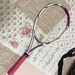 テニスラケット白✖️ピンク(スポーツ)