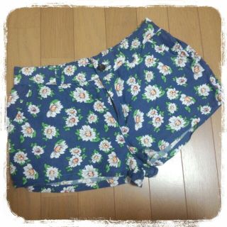 ウィゴー(WEGO)の花柄SP(ショートパンツ)