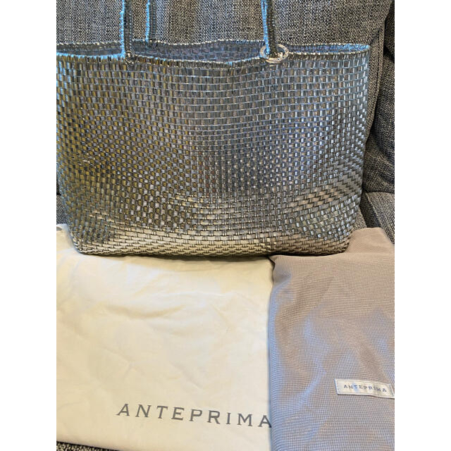 ANTEPRIMA(アンテプリマ)のアンテプリマ イントレッチオ トートバッグ　ラージ　シルバー レディースのバッグ(トートバッグ)の商品写真