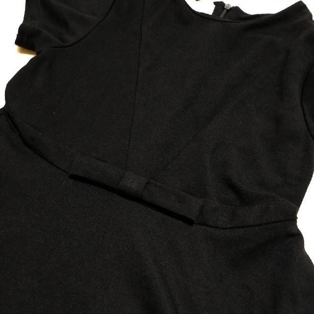 女の子　半袖フォーマルワンピース ブラック　130 キッズ/ベビー/マタニティのキッズ服女の子用(90cm~)(ドレス/フォーマル)の商品写真