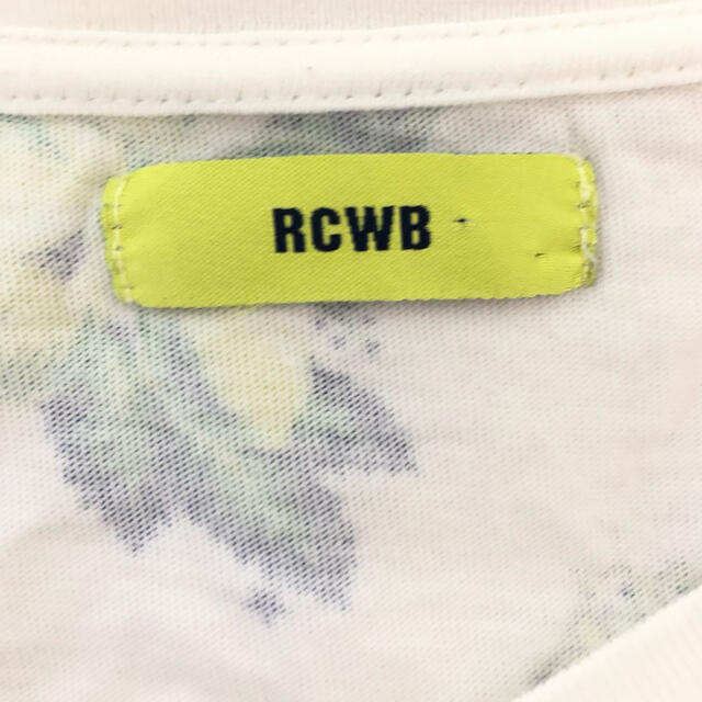 RODEO CROWNS WIDE BOWL(ロデオクラウンズワイドボウル)の【超人気】❤ロデオクラウンズ❤ Tシャツ 白 花柄 RCWB 春 夏 レディースのトップス(Tシャツ(半袖/袖なし))の商品写真