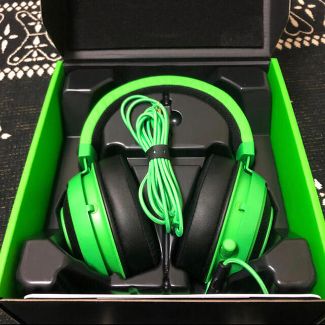 LAZER(レイザー)のゲーミングヘッドセット Razer レイザー Kraken Green  スマホ/家電/カメラのオーディオ機器(ヘッドフォン/イヤフォン)の商品写真