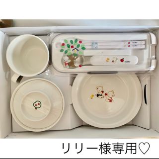 ファミリア(familiar)のfamiliar食器セット　新品未使用(離乳食器セット)