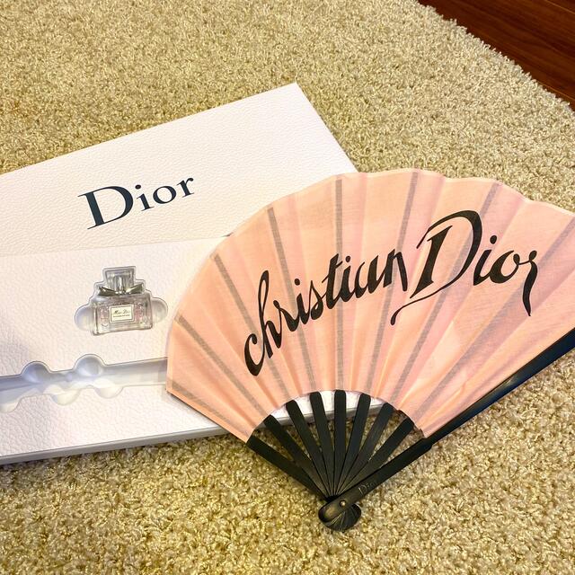 Christian Dior(クリスチャンディオール)の【未使用】Dior 扇子+香水 エンタメ/ホビーのコレクション(ノベルティグッズ)の商品写真