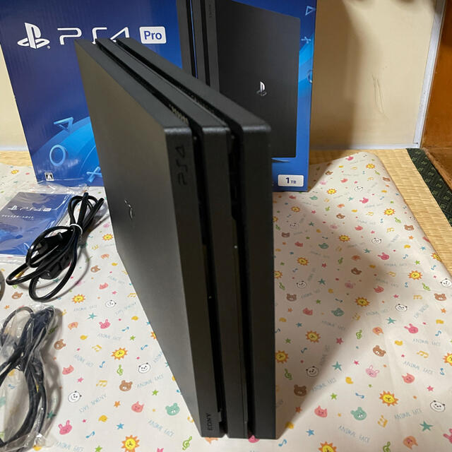 SONY(ソニー)のPS4Pro Jet Black CUH-7100B B01 エンタメ/ホビーのゲームソフト/ゲーム機本体(家庭用ゲーム機本体)の商品写真