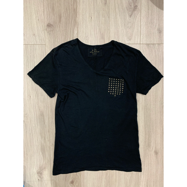 ZARA(ザラ)のTシャツ　ザラ　スタッズ　ブラック　Sサイズ メンズのトップス(Tシャツ/カットソー(半袖/袖なし))の商品写真