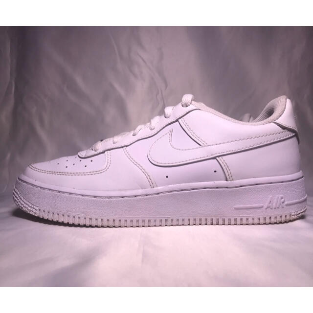 NIKE(ナイキ)のNIKE AIR FORCE 1 LOW GS WHITE 24.0cm レディースの靴/シューズ(スニーカー)の商品写真