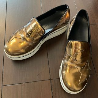 ステラマッカートニー(Stella McCartney)のステラマッカートニーのブロンズレザー　 厚底星柄スリッポン(スリッポン/モカシン)