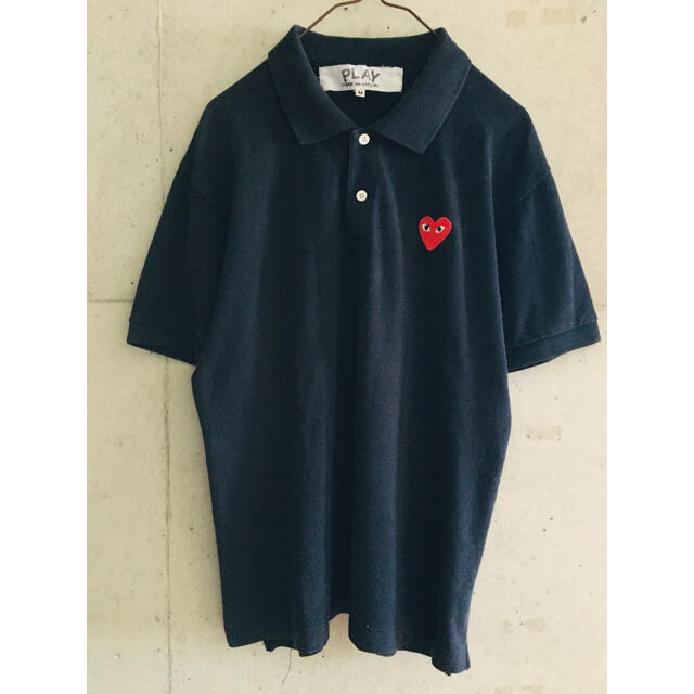 COMME des GARCONS(コムデギャルソン)の【★名作★正規★メンズM！】プレイコムデギャルソン 黒 予備ボタン付 ポロシャツ メンズのトップス(ポロシャツ)の商品写真