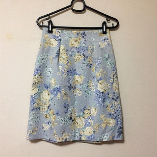 アストリアオディール(ASTORIA ODIER)のエレガント花柄♡タイトスカート 水色(ひざ丈スカート)