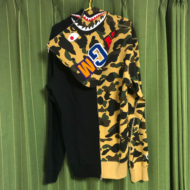 A BATHING APE(アベイシングエイプ)のA BATHING APE CAMO SHARK FULLZIP HOODIE メンズのトップス(パーカー)の商品写真