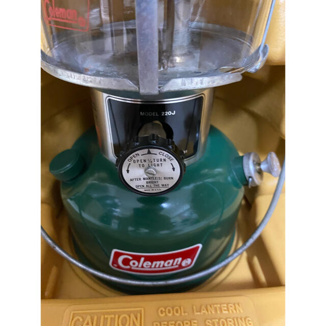 Coleman(コールマン)のビンテージ　コールマン　ガソリンランタンモデル220J ケース付き高級貴重美品！ スポーツ/アウトドアのアウトドア(ライト/ランタン)の商品写真