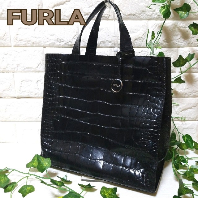 美品✨FURLA　フルラ　トートバッグ　ハンドバッグ　型押し　黒　チャーム　A4